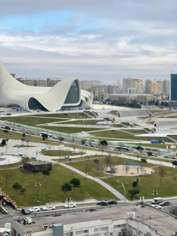 Satılır 3 otaqlı mənzil 148 m²