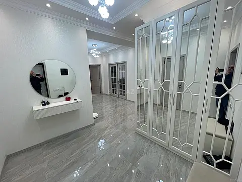 Satılır 3 otaqlı mənzil 148 m²