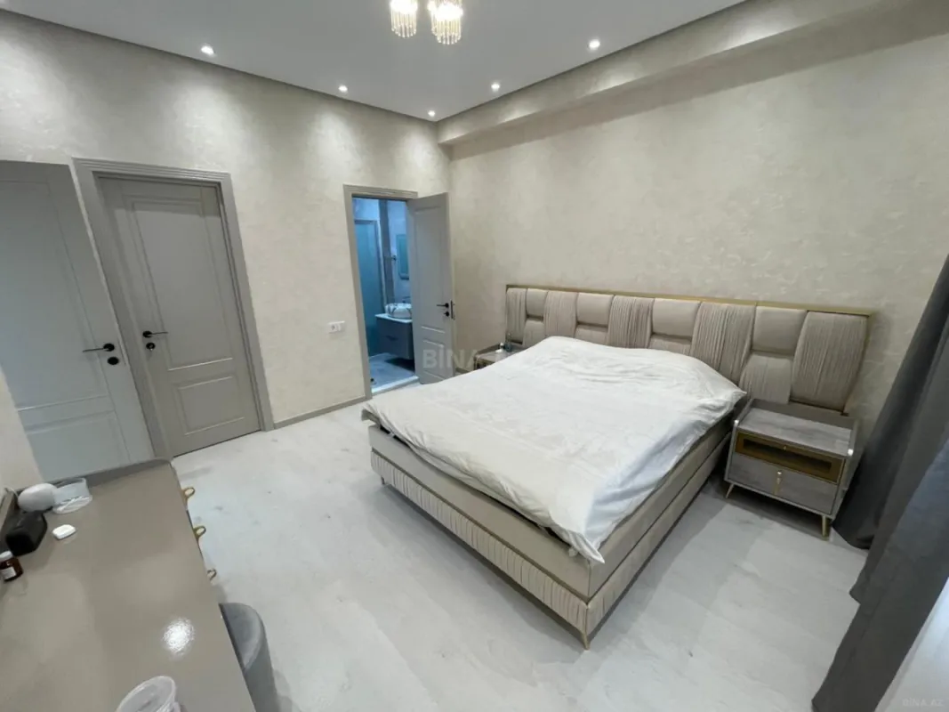 Satılır 3 otaqlı mənzil 148 m²