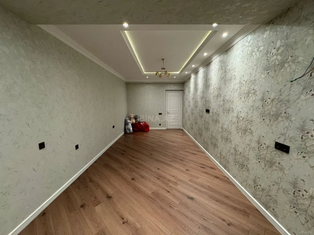 Satılır 3 otaqlı mənzil 130 m²