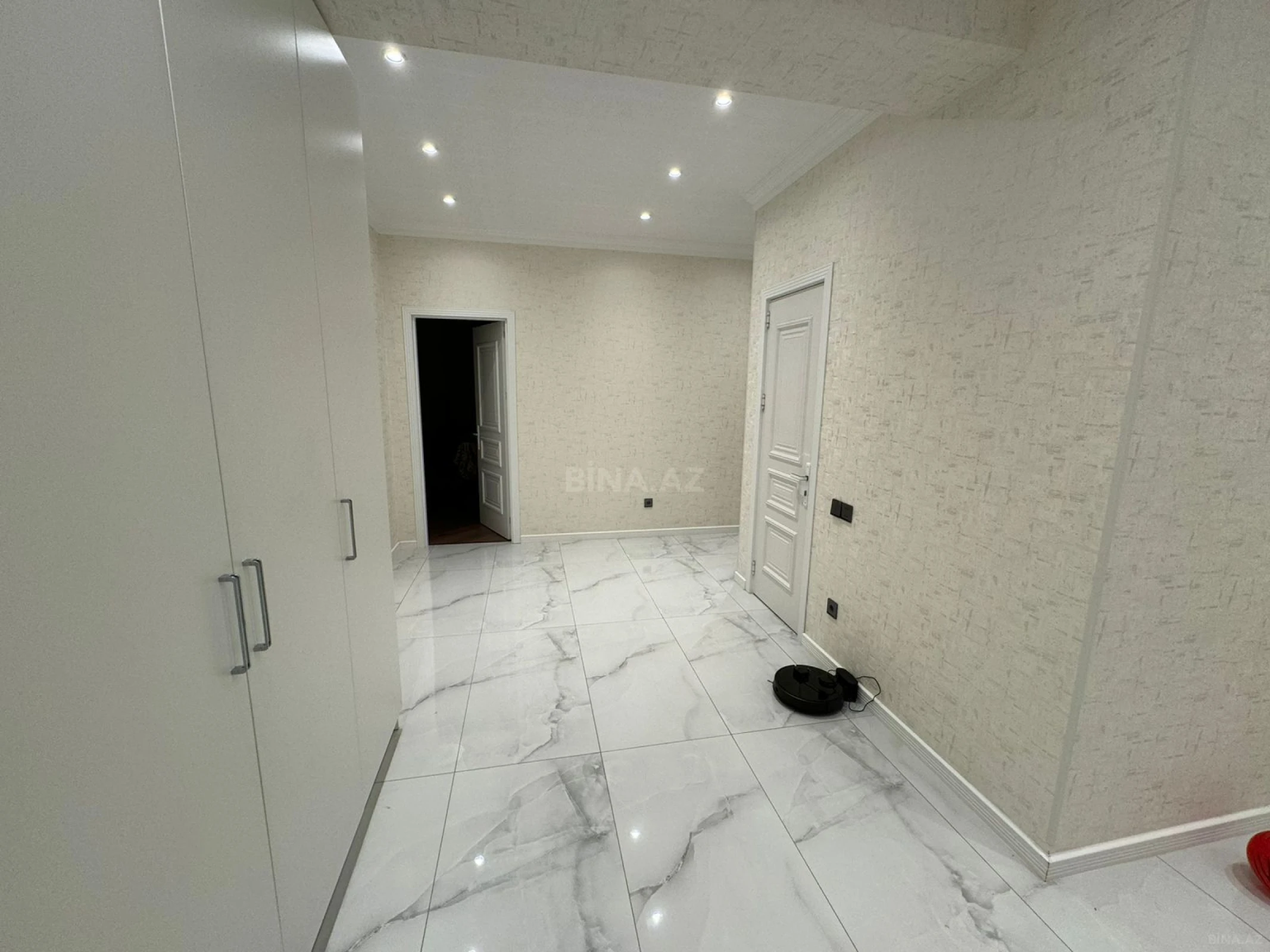 Satılır 3 otaqlı mənzil 130 m²