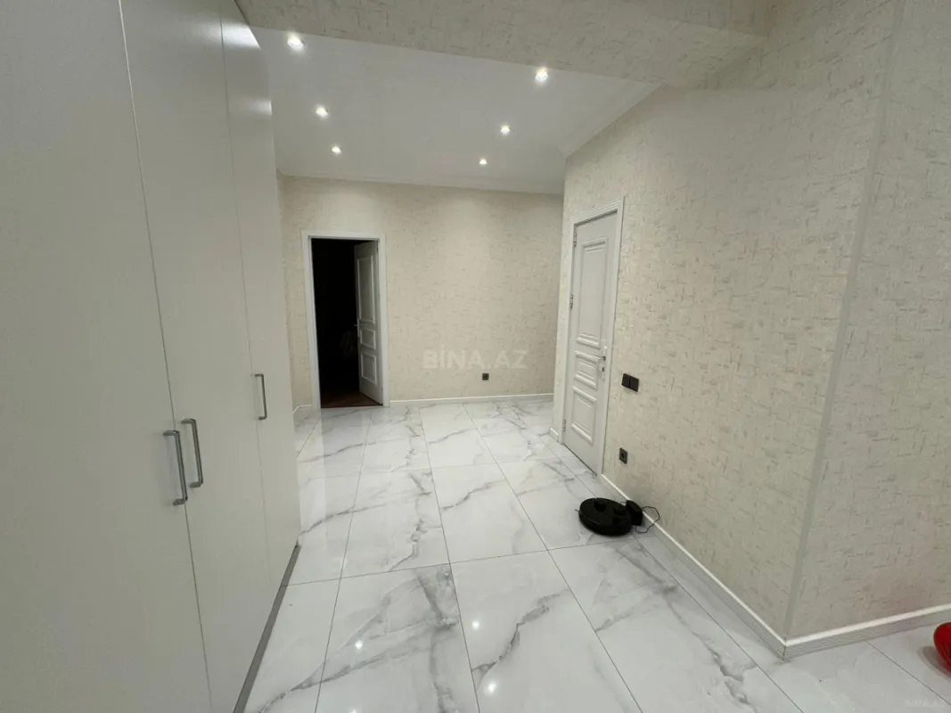 Satılır 3 otaqlı mənzil 130 m²