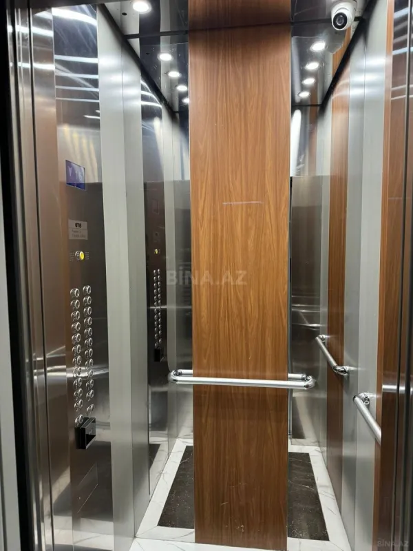 Satılır 3 otaqlı mənzil 130 m²