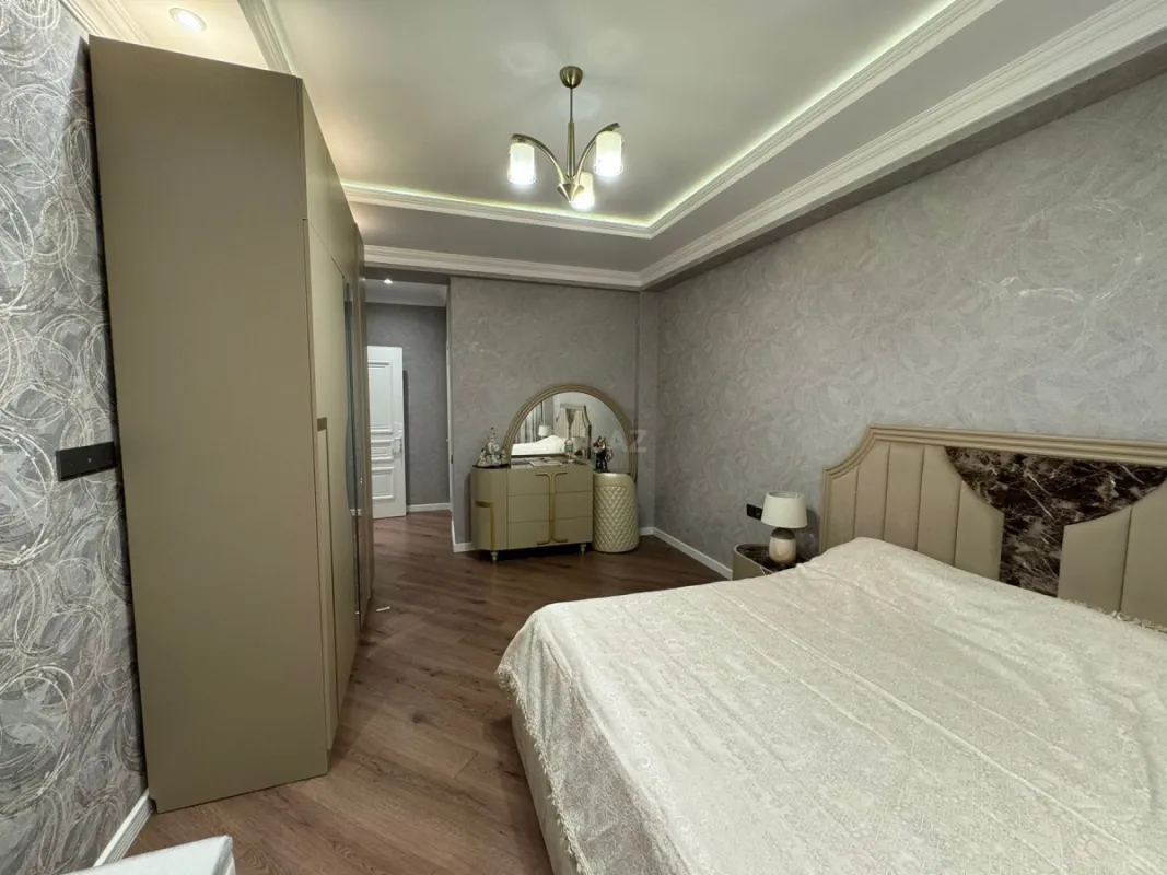 Satılır 3 otaqlı mənzil 130 m²