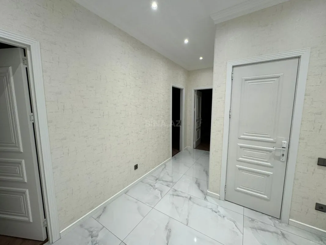 Satılır 3 otaqlı mənzil 130 m²