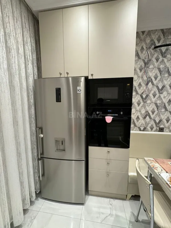 Satılır 3 otaqlı mənzil 130 m²
