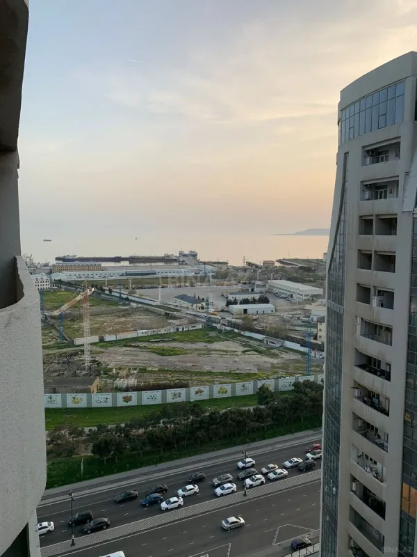 Satılır 3 otaqlı mənzil 130 m²