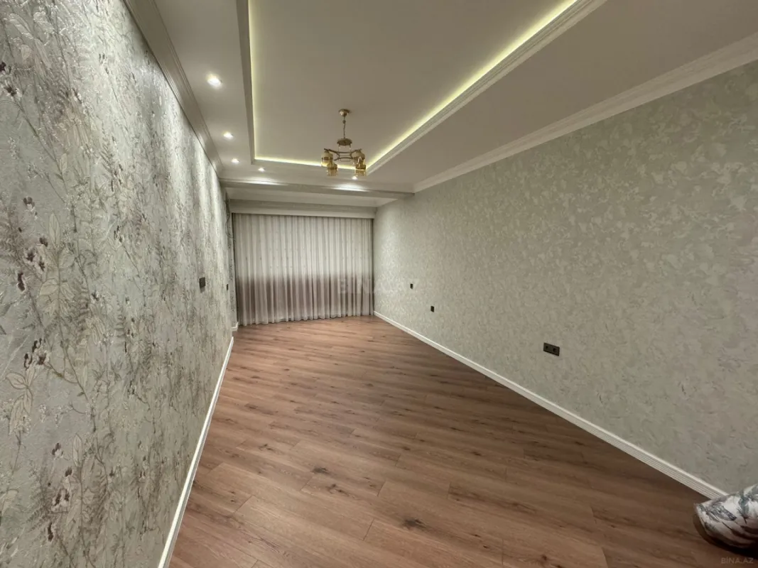 Satılır 3 otaqlı mənzil 130 m²