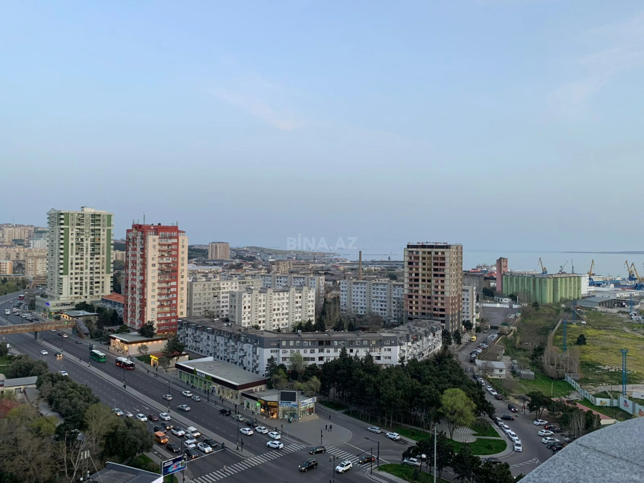 Satılır 3 otaqlı mənzil 130 m²