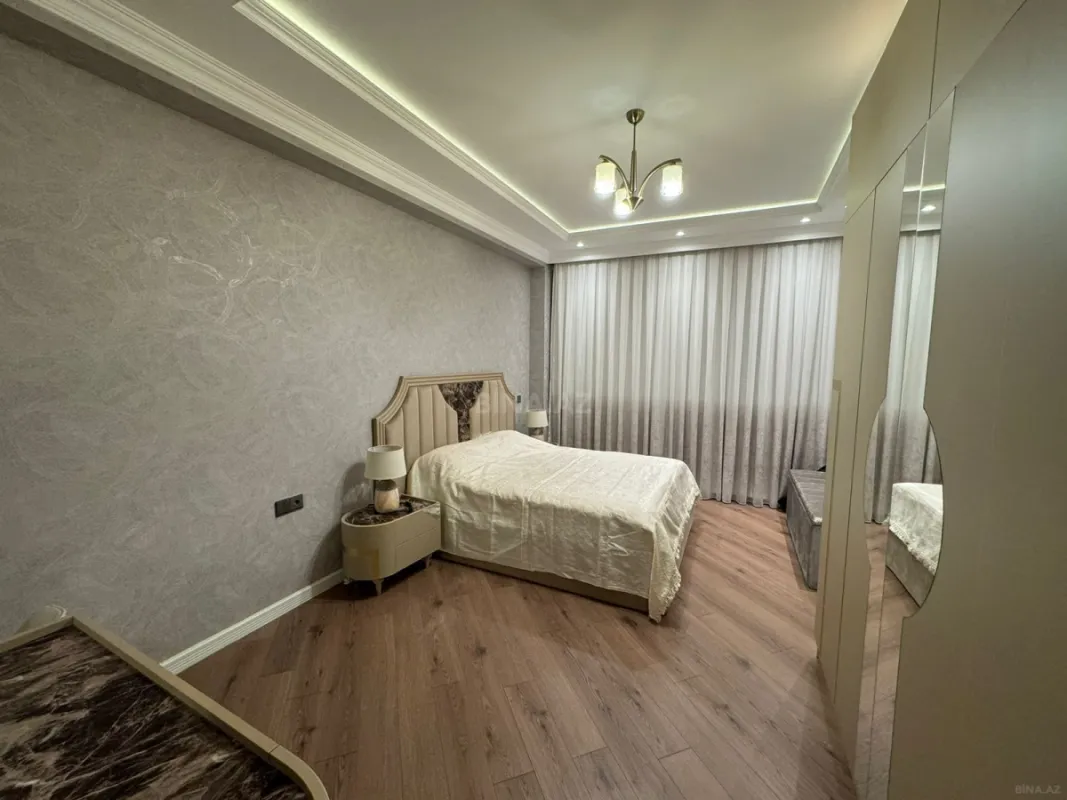 Satılır 3 otaqlı mənzil 130 m²