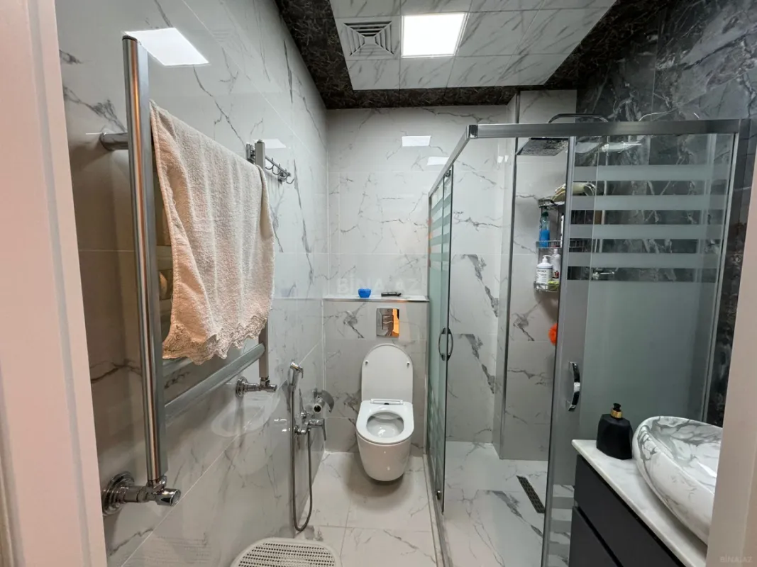 Satılır 3 otaqlı mənzil 130 m²