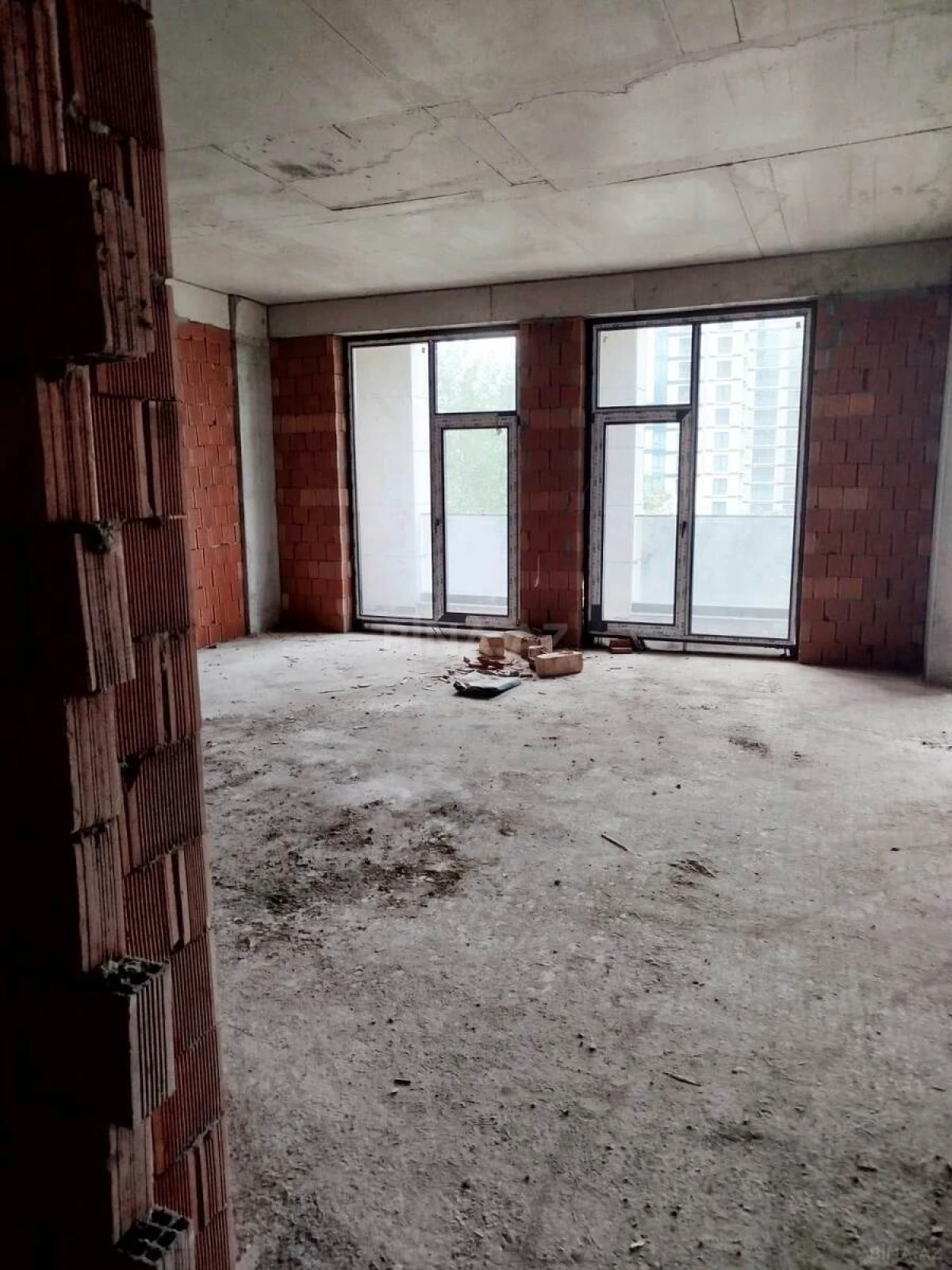 Satılır 3 otaqlı mənzil 118 m²