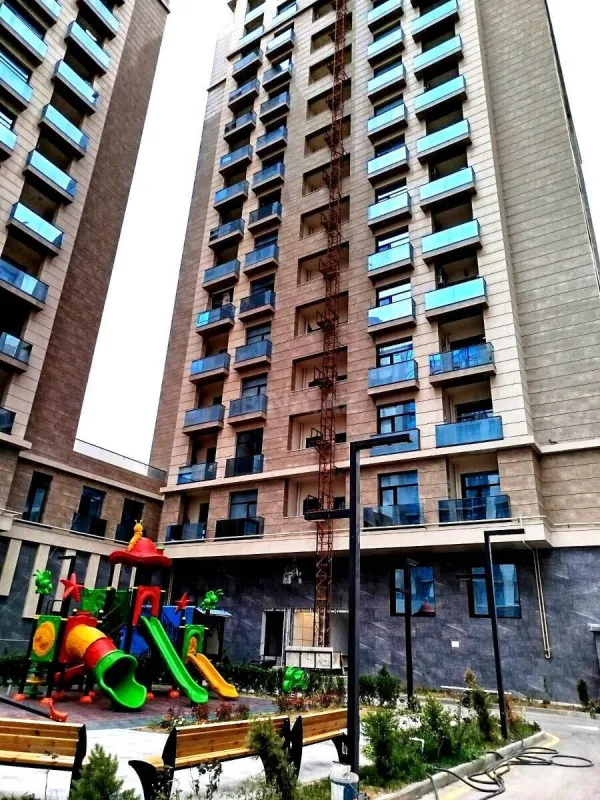 Satılır 3 otaqlı mənzil 118 m²