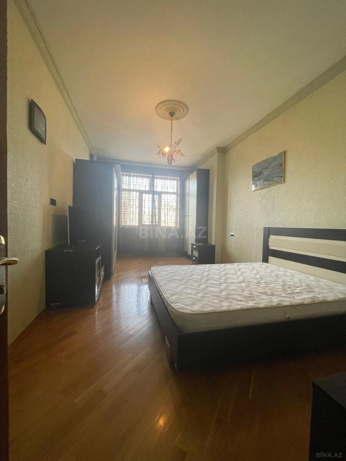 Satılır 4 otaqlı mənzil 250 m²