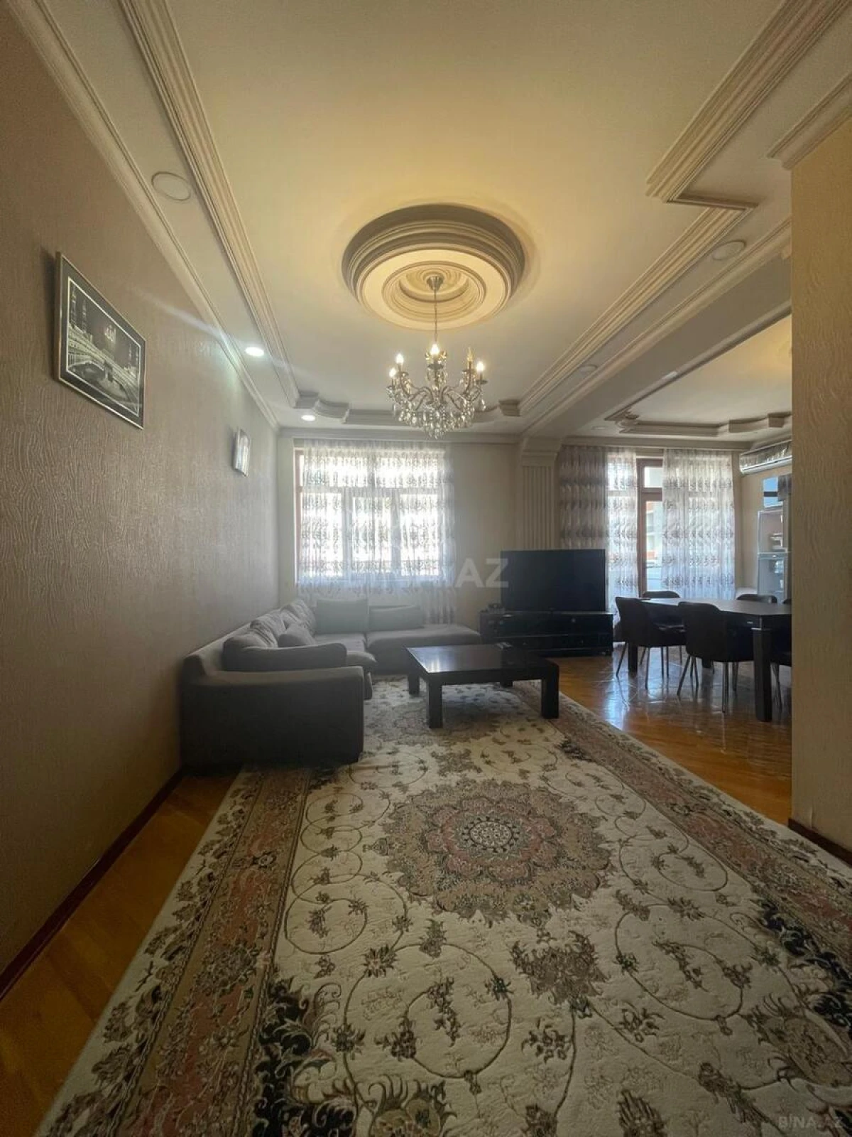 Satılır 4 otaqlı mənzil 250 m²