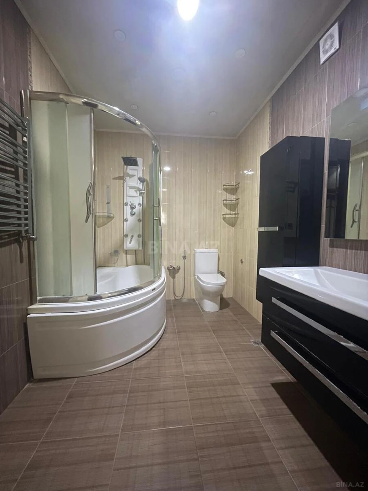 Satılır 4 otaqlı mənzil 250 m²