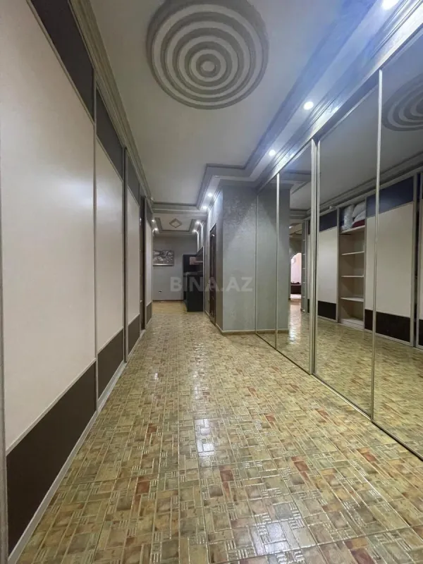 Satılır 4 otaqlı mənzil 250 m²