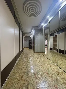 Satılır 4 otaqlı mənzil 250 m²