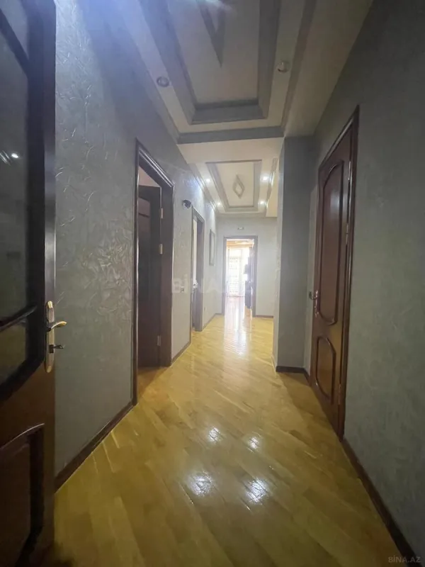 Satılır 4 otaqlı mənzil 250 m²
