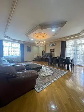Satılır 4 otaqlı mənzil 250 m²