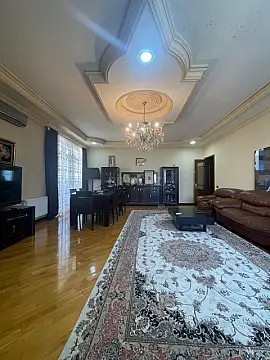 Satılır 4 otaqlı mənzil 250 m²