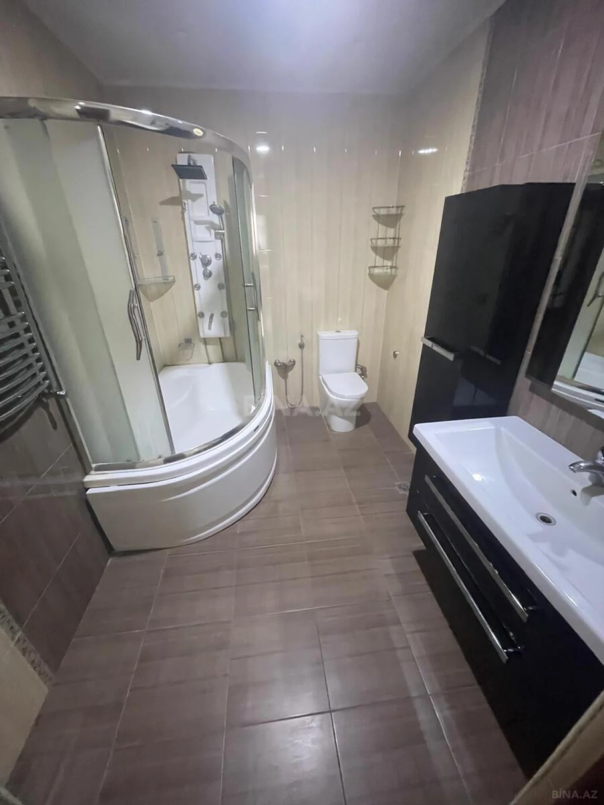 Satılır 4 otaqlı mənzil 250 m²