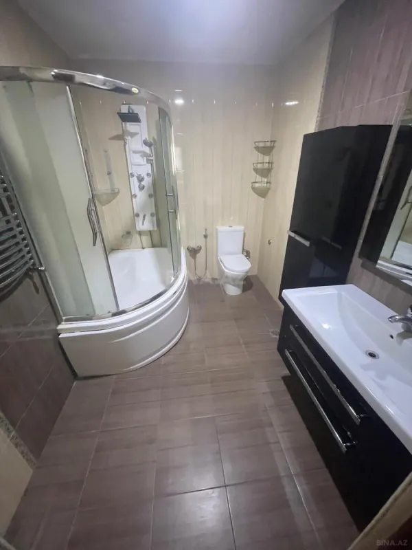 Satılır 4 otaqlı mənzil 250 m²