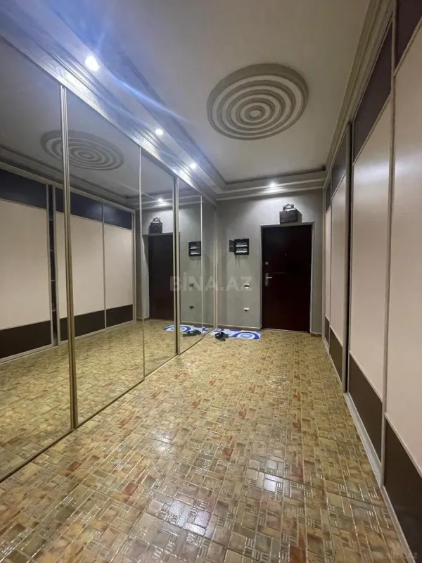 Satılır 4 otaqlı mənzil 250 m²