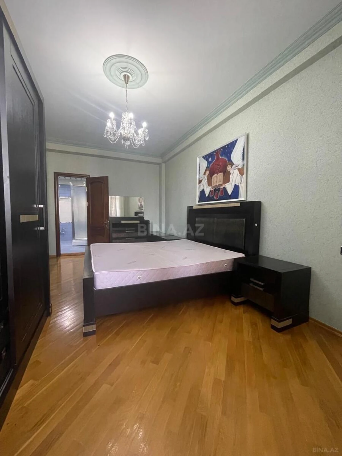 Satılır 4 otaqlı mənzil 250 m²