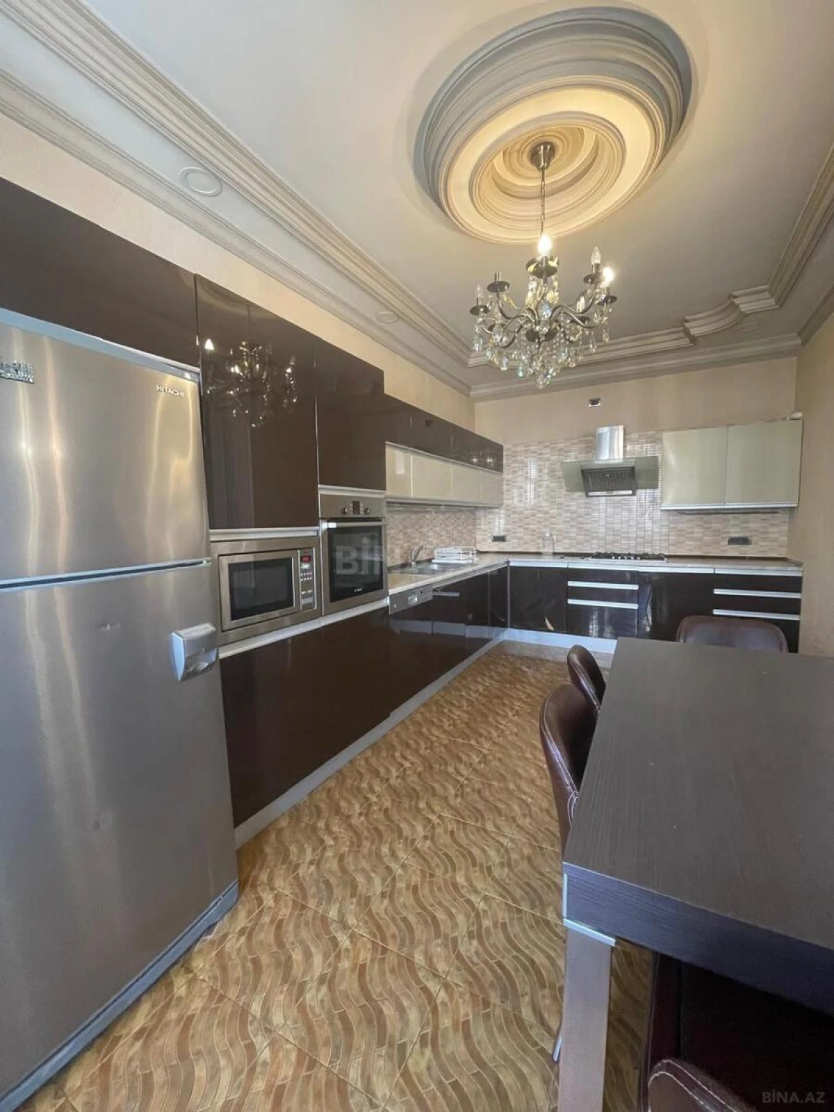 Satılır 4 otaqlı mənzil 250 m²