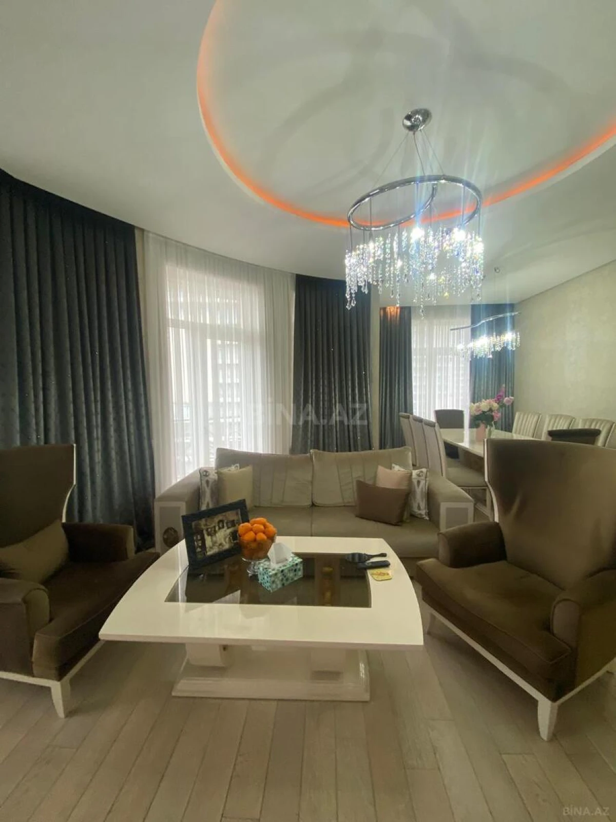 Satılır 3 otaqlı mənzil 160 m²