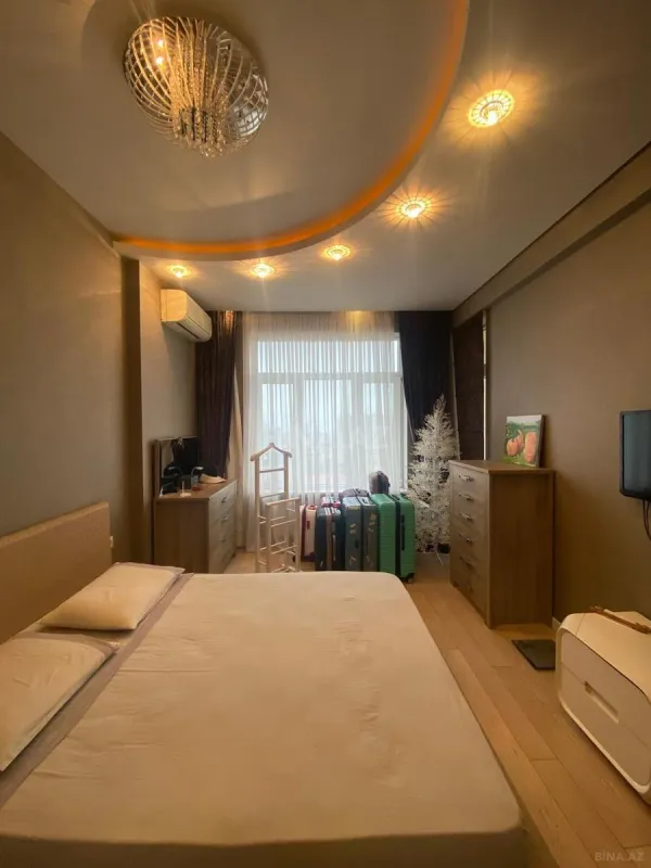 Satılır 3 otaqlı mənzil 160 m²