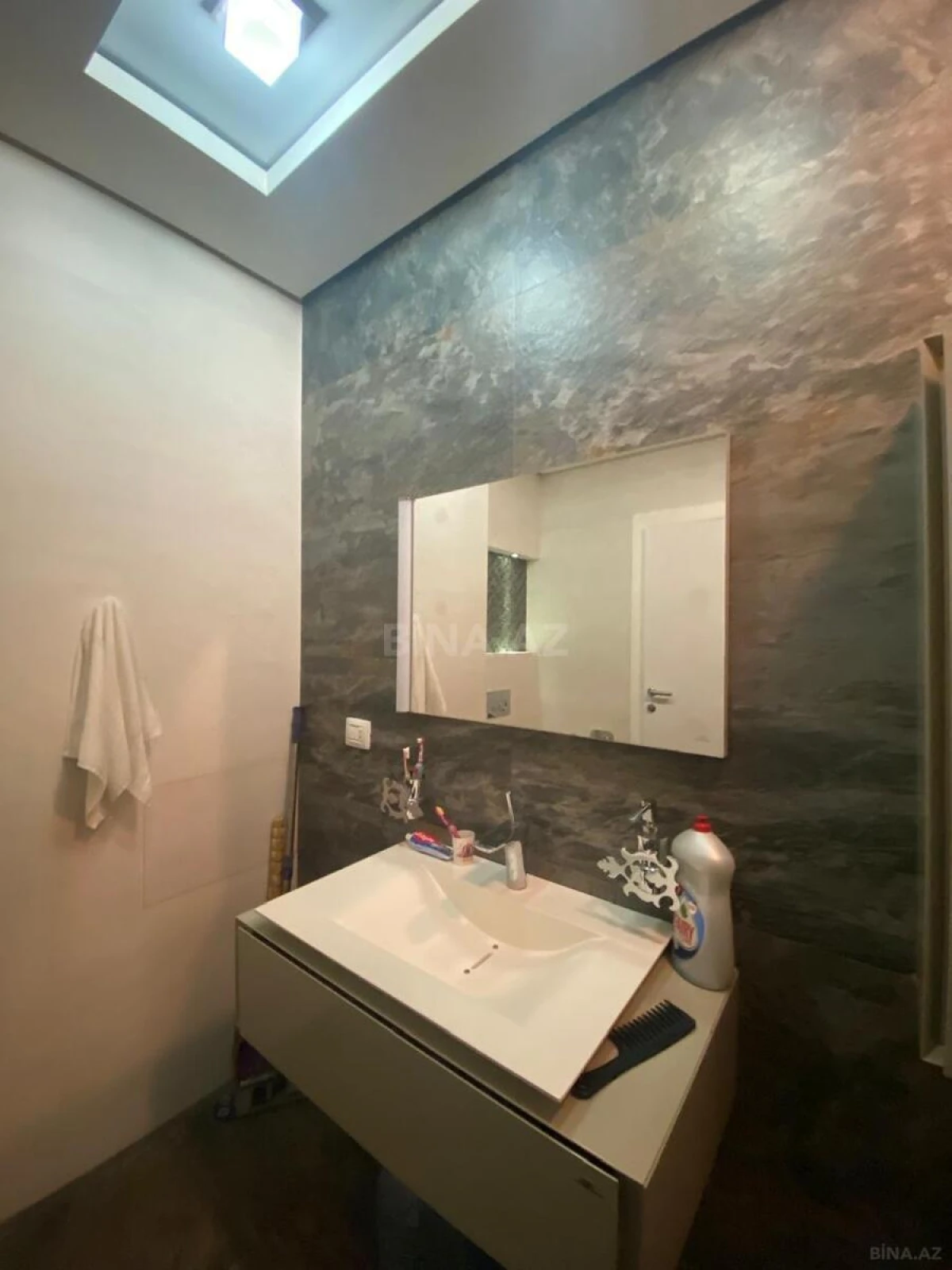 Satılır 3 otaqlı mənzil 160 m²