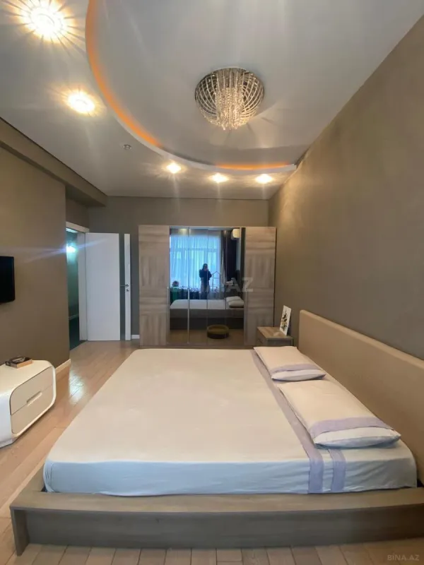 Satılır 3 otaqlı mənzil 160 m²