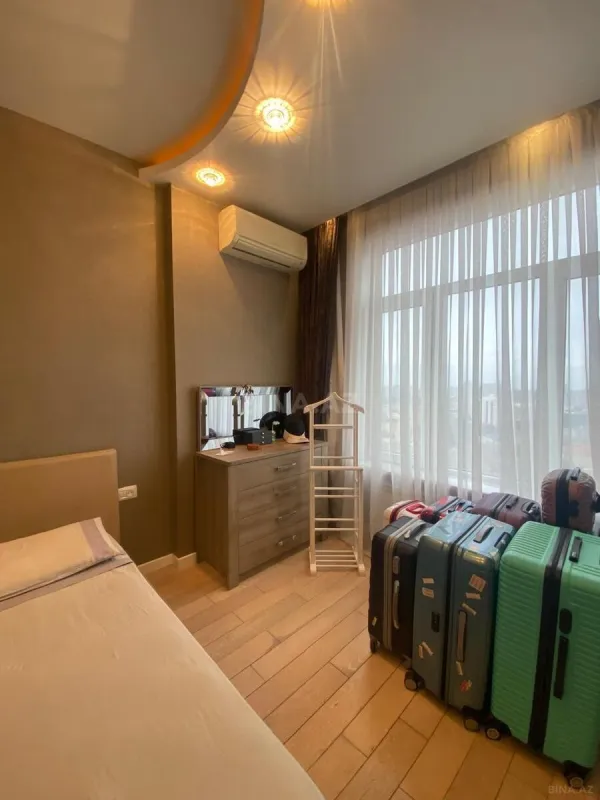 Satılır 3 otaqlı mənzil 160 m²