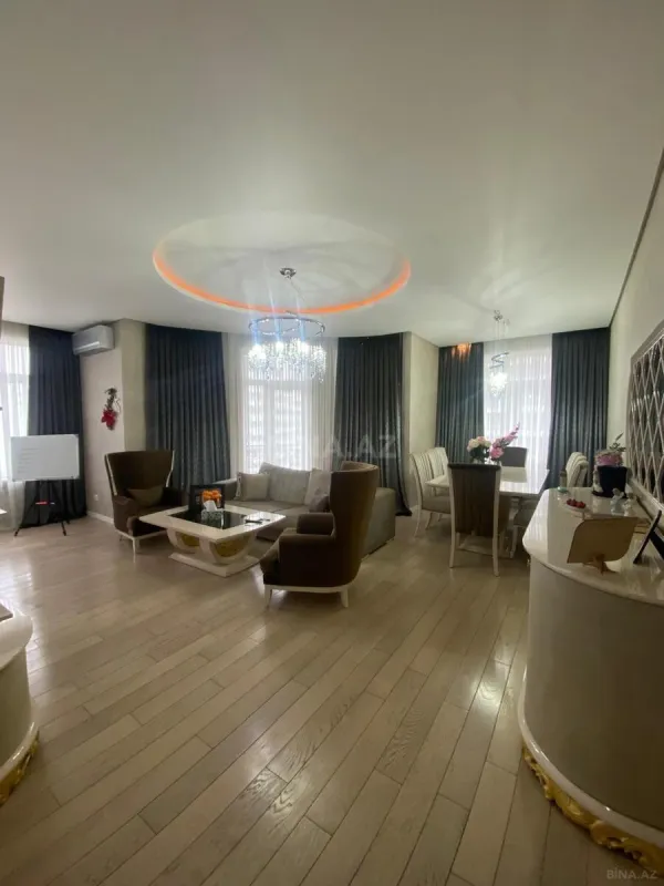 Satılır 3 otaqlı mənzil 160 m²