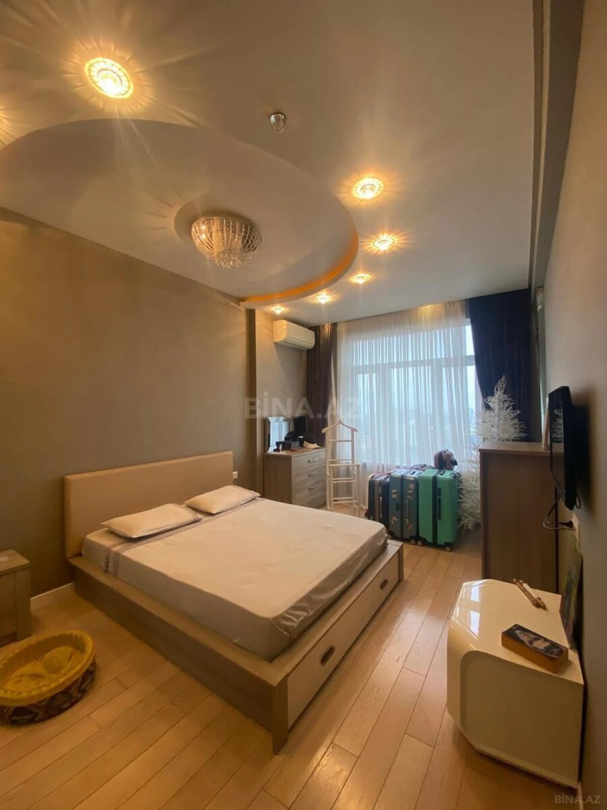 Satılır 3 otaqlı mənzil 160 m²
