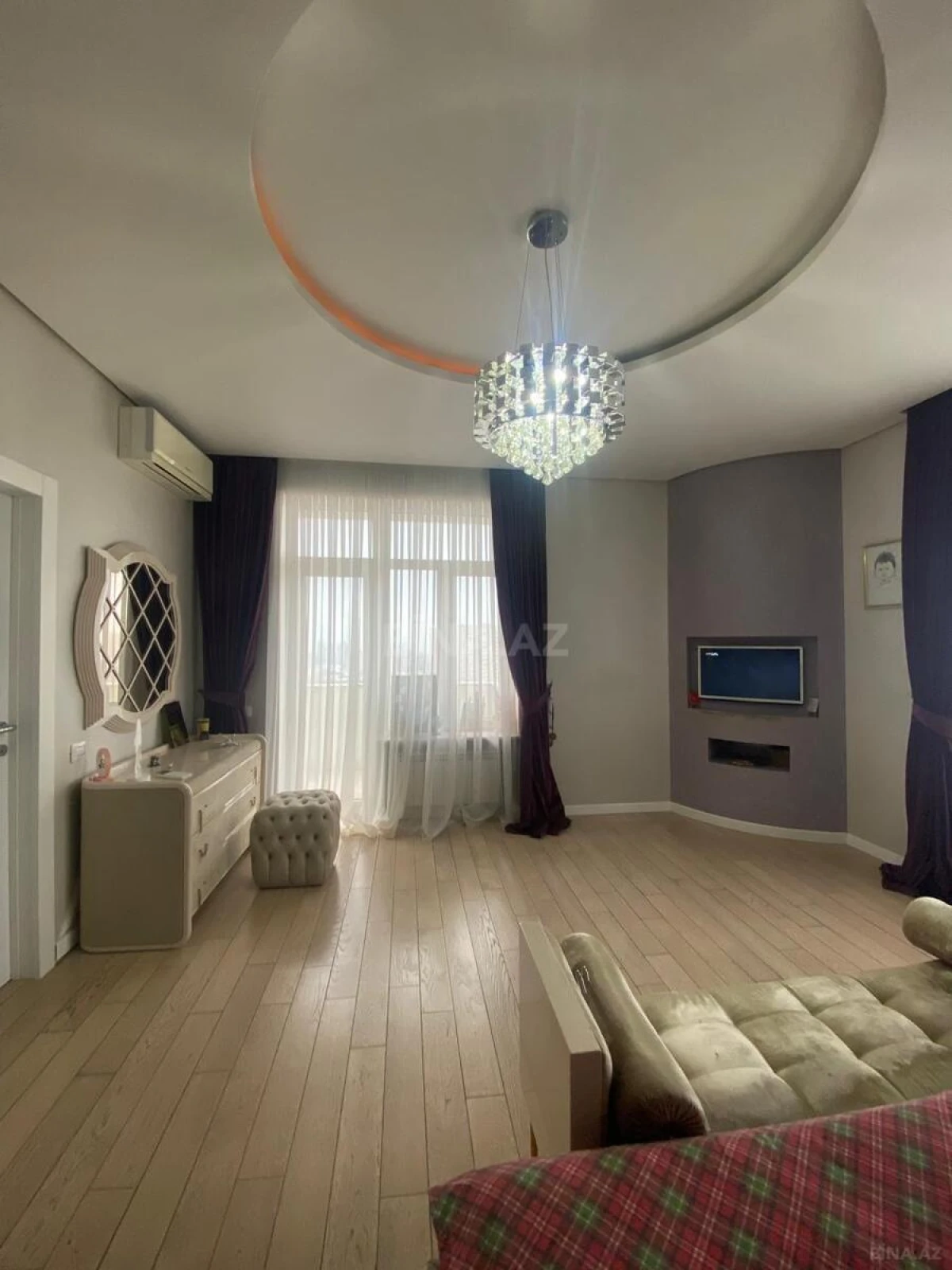 Satılır 3 otaqlı mənzil 160 m²