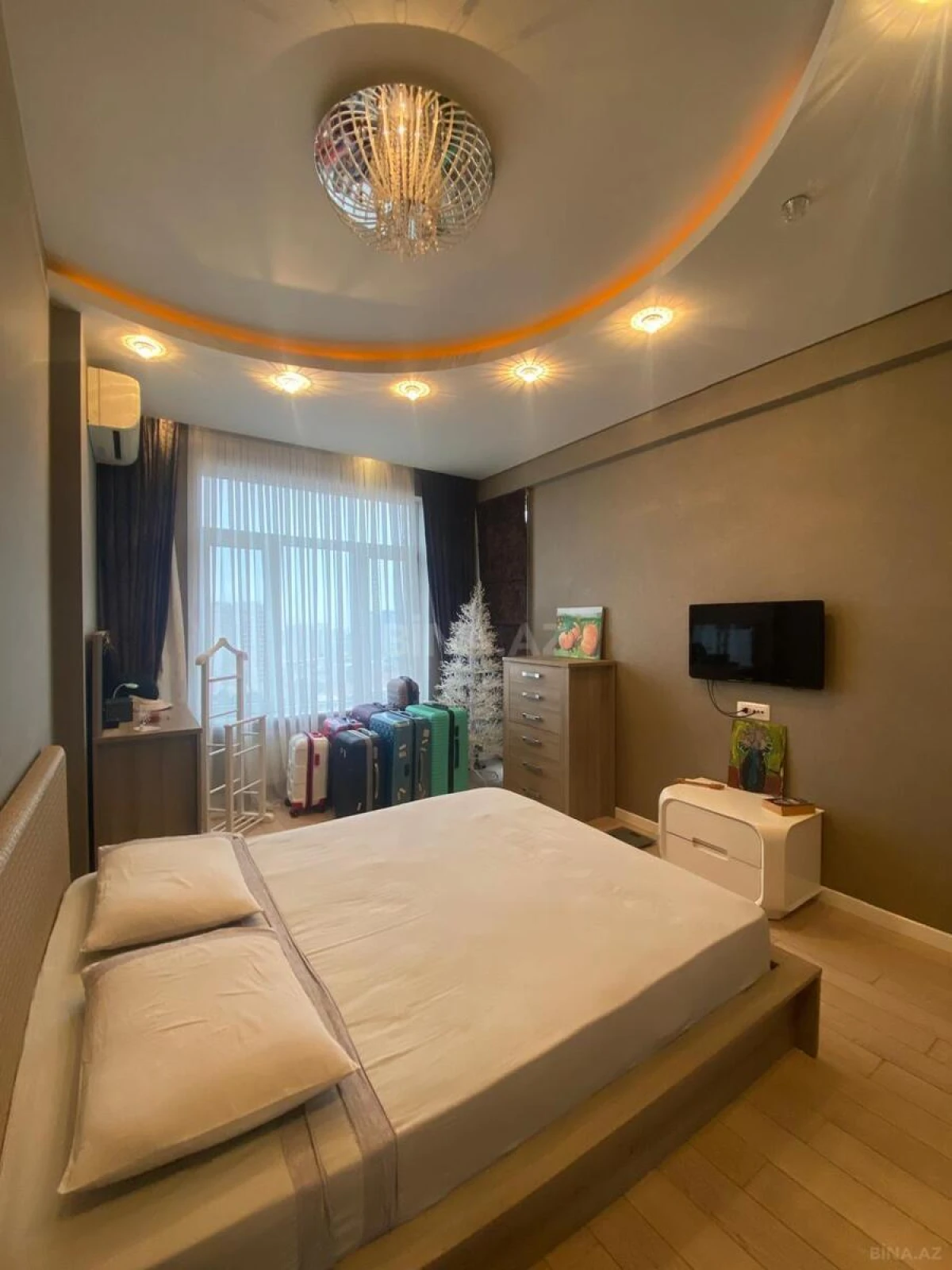 Satılır 3 otaqlı mənzil 160 m²