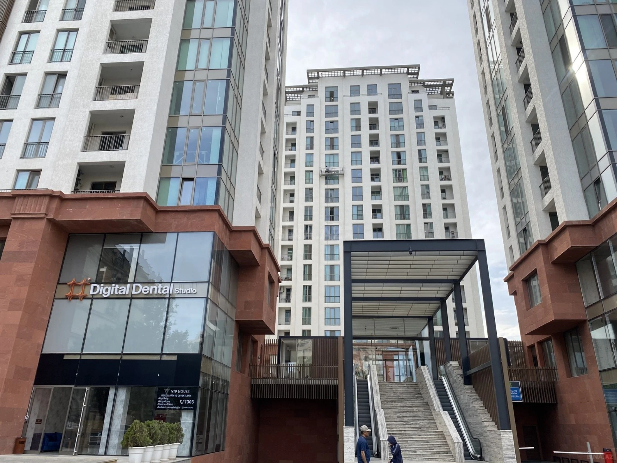 Satılır 5 otaqlı mənzil 280 m²