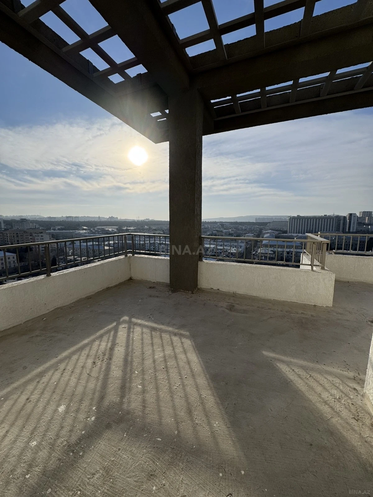 Satılır 5 otaqlı mənzil 280 m²