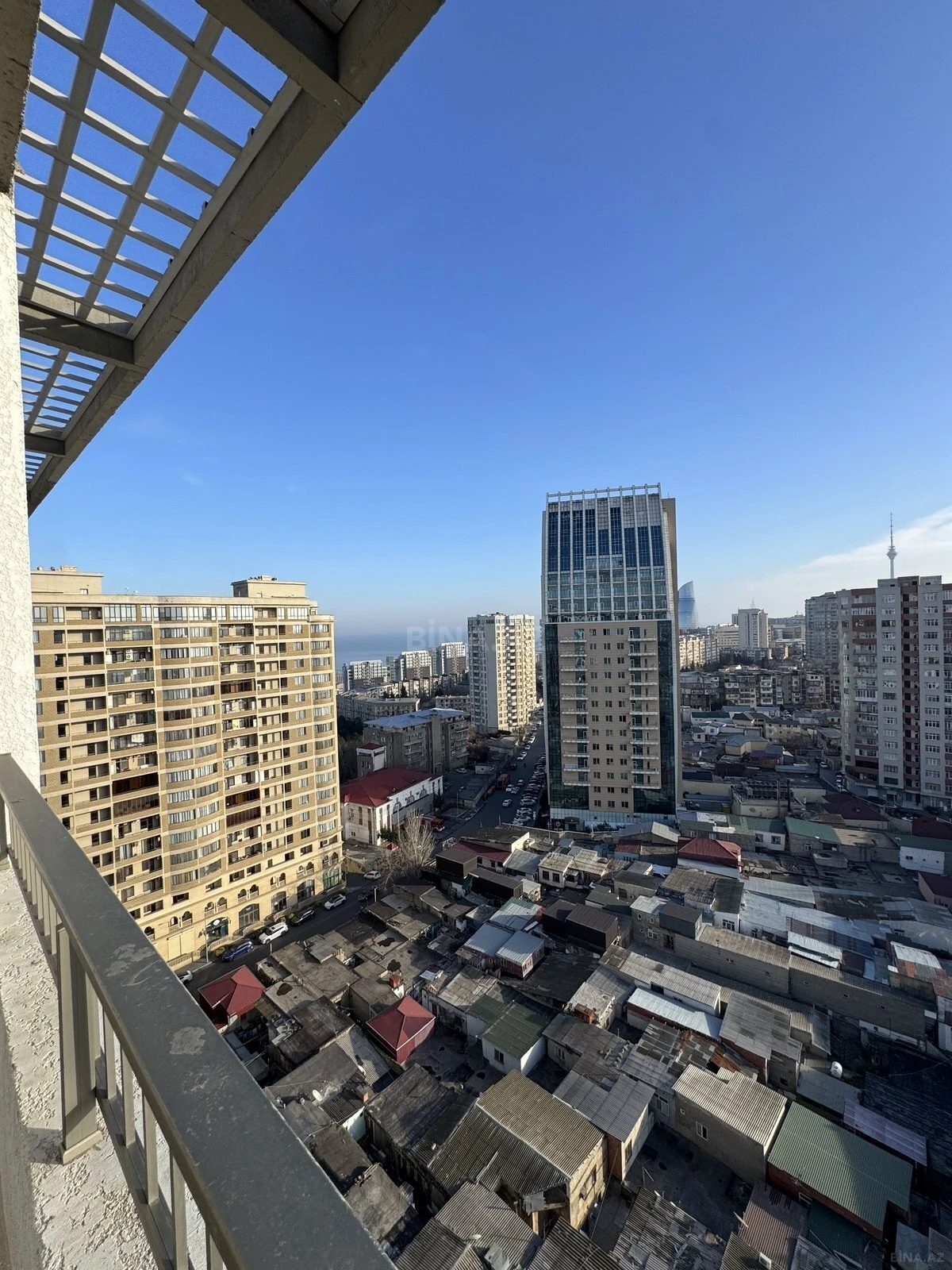 Satılır 5 otaqlı mənzil 280 m²