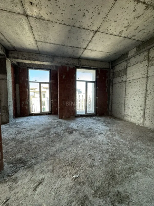 Satılır 5 otaqlı mənzil 280 m²