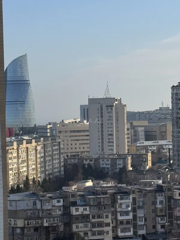 Satılır 5 otaqlı mənzil 280 m²