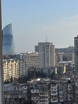 Satılır 5 otaqlı mənzil 280 m²