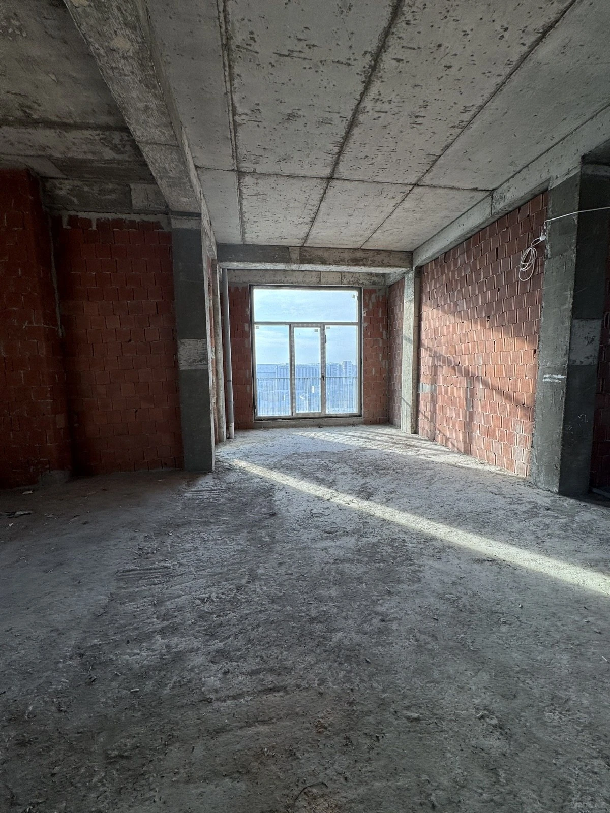 Satılır 5 otaqlı mənzil 280 m²