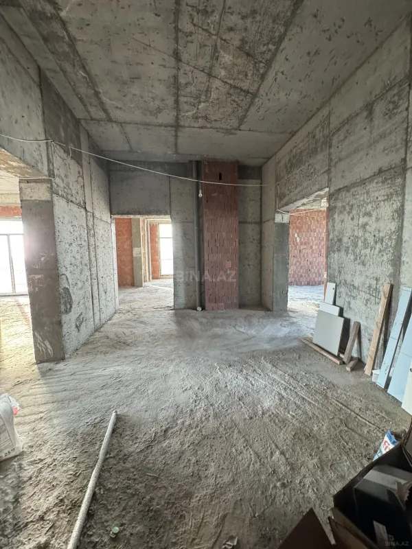 Satılır 5 otaqlı mənzil 280 m²