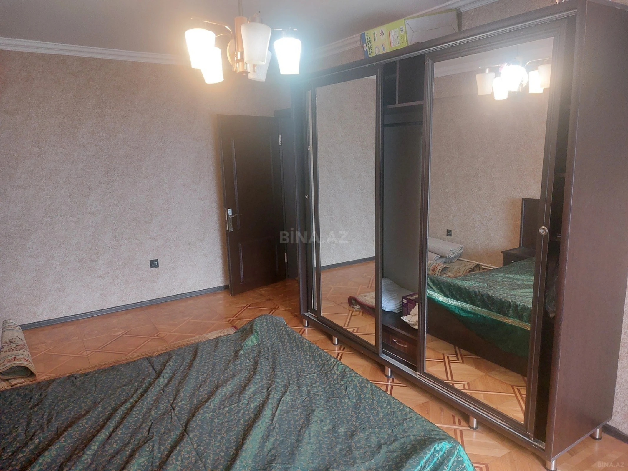 Satılır 4 otaqlı mənzil 120 m²