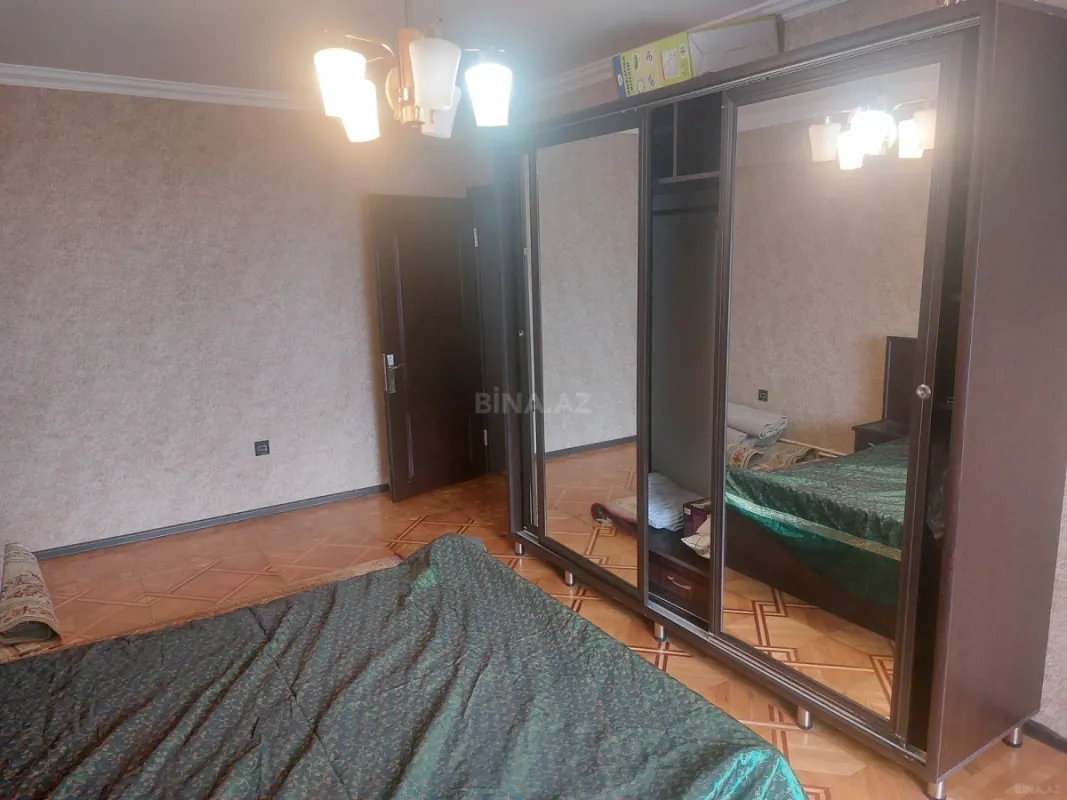 Satılır 4 otaqlı mənzil 120 m²