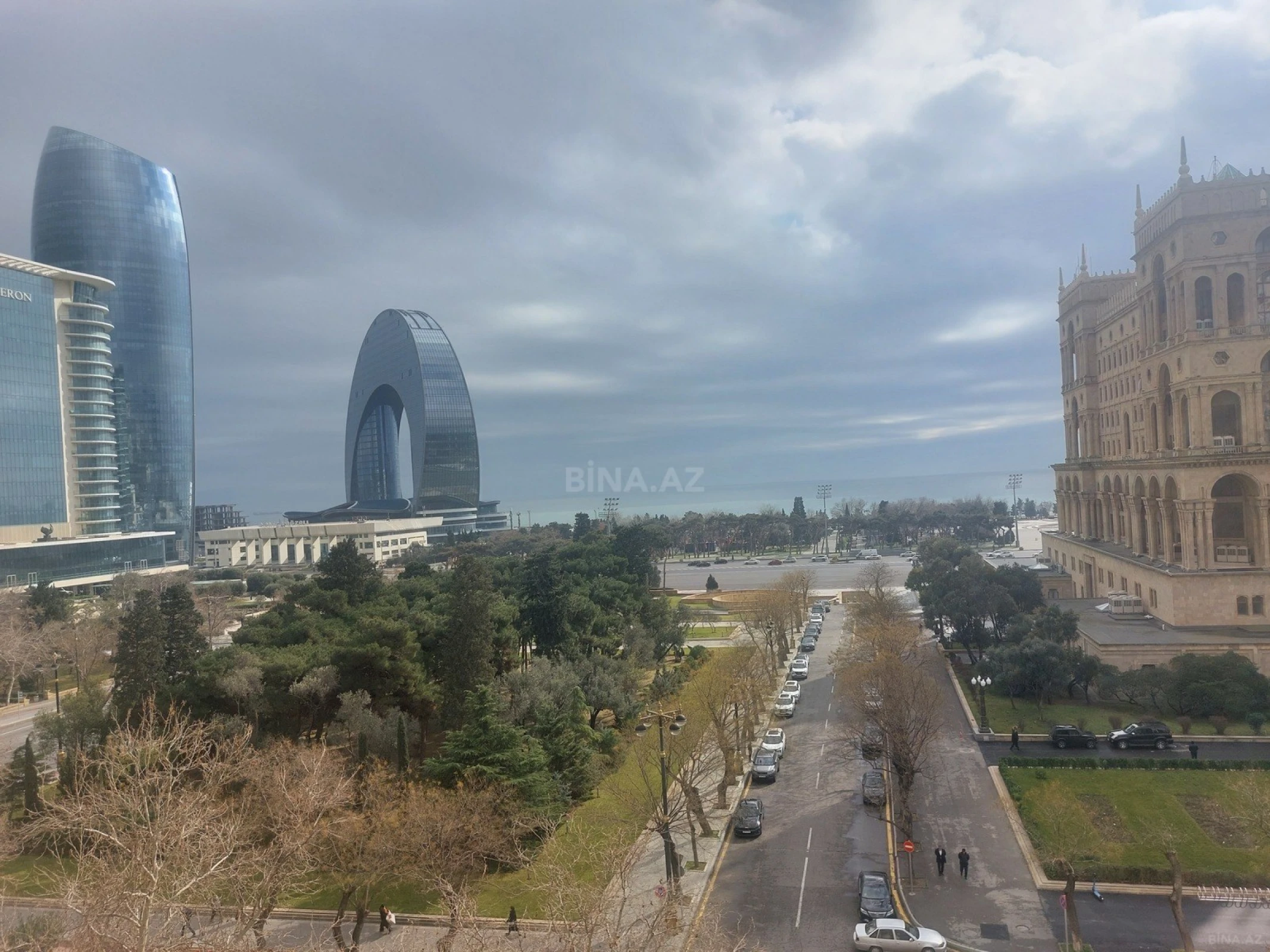 Satılır 4 otaqlı mənzil 120 m²